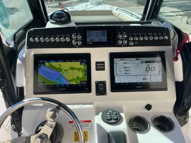 Slide: The Image of Dashboard of Everglades 253 Center Console boat, 2019 model. - 10