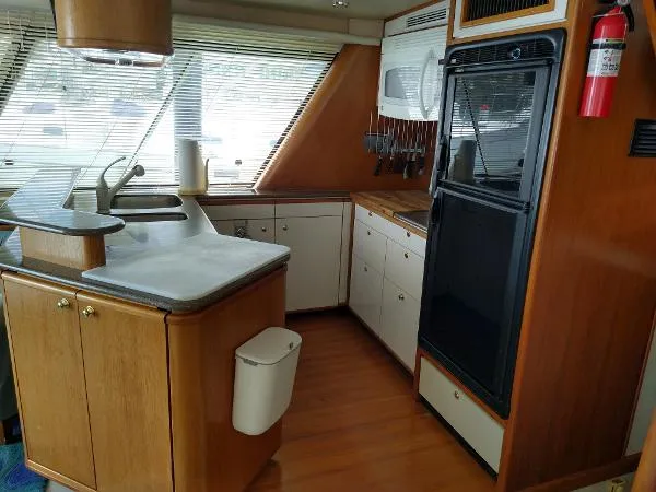 Slide: The Image of Bayliner 4788 Pilot House Motoryacht 1999 - 9