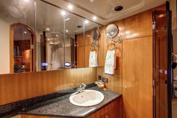 Slide: The Image of Cruisers 455 Express Motoryacht 2005 - 11