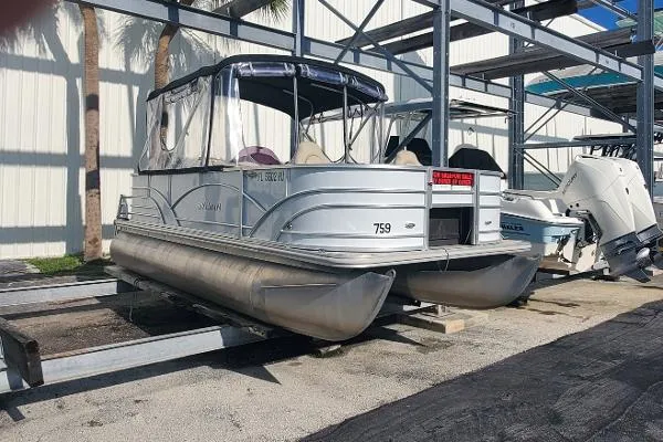 Slide: The Image of Sylvan 8520 Mirage Fish 2018 - 1