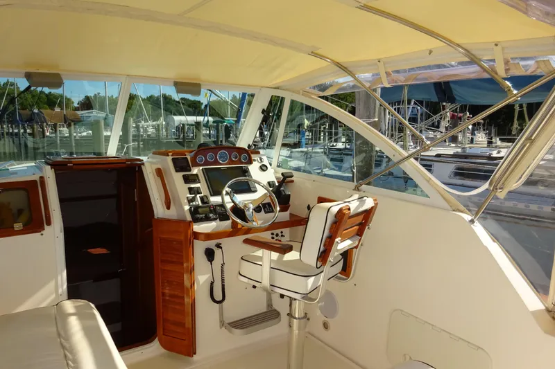 Slide: The Image of 2007 Hunt Yachts Surfhunter 29 helm with steering wheel and navigation controls. - 38