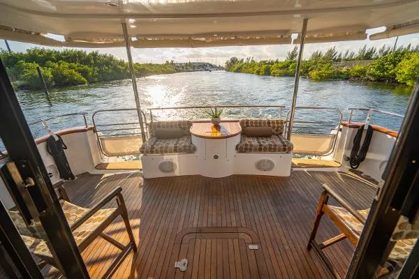 Slide: The Image of Queenship Pilothouse Motor Yacht 1997 - 8