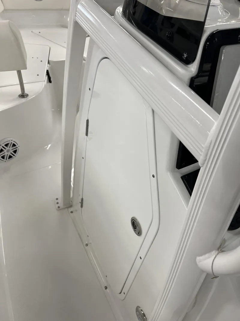 Slide: The Image of Sea Hunt Ultra 219 2026 - 11