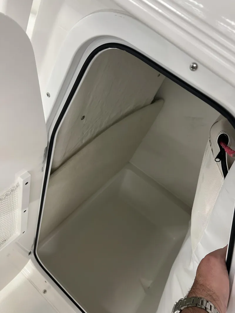 Slide: The Image of Sea Hunt Ultra 219 2026 - 16