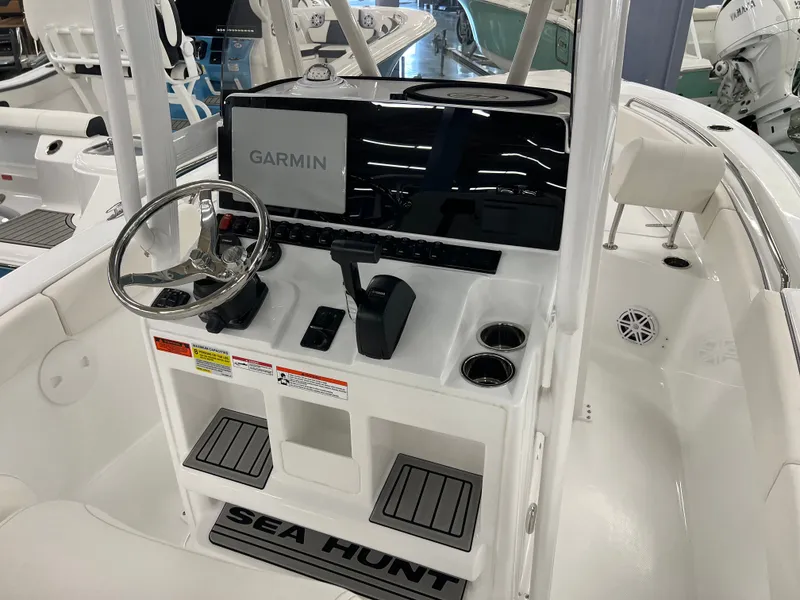 Slide: The Image of Sea Hunt Ultra 219 2026 - 9