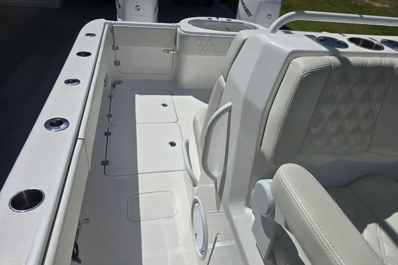 Slide: The Image of Rhoden HD GPS Anchor on 2022 Invincible 33 Catamaran, 120 lb thrust, 36 volt. - 32