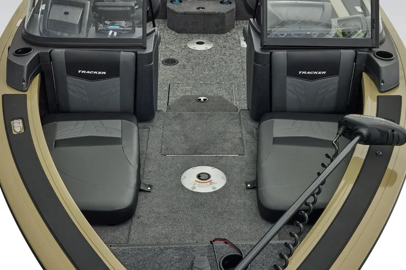 Slide: The Image of Tracker Targa V-19 Combo 2026 - 11