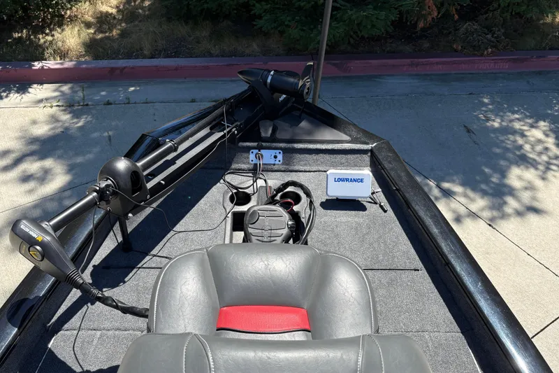 Slide: The Image of 2026 Tracker Pro Team 190 boat interior with Lowrance electronics and trolling motor. - 41