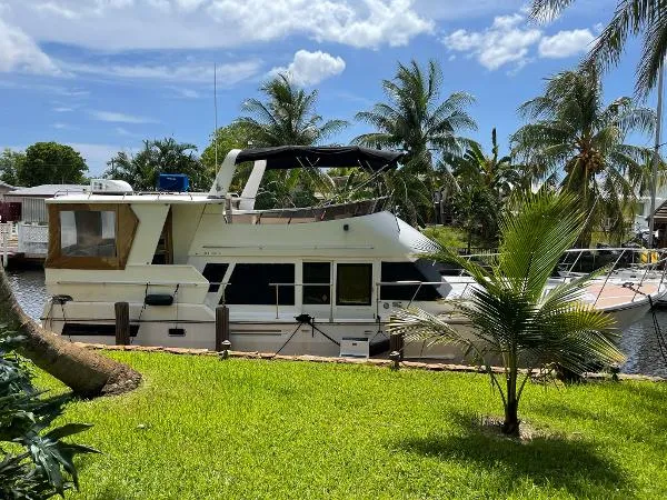Slide: The Image of Heritage East Sundeck Trawler 1989 - 0
