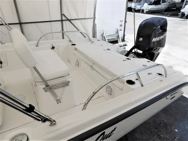 Slide: The Image of Boston Whaler 18 Dauntless 2007 - 11