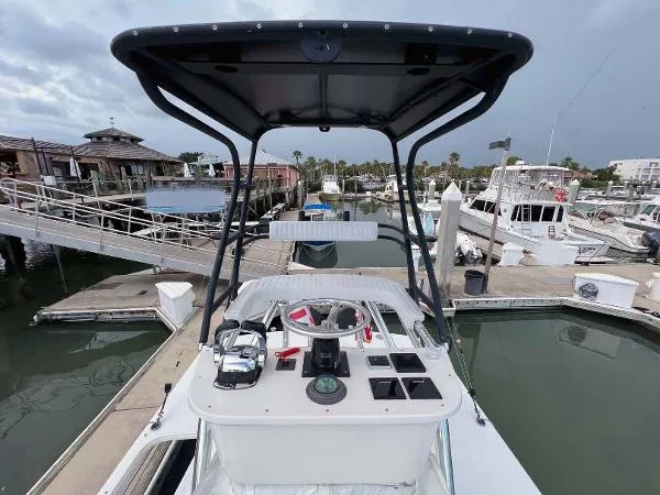 Slide: The Image of Venture 34 Center Console 2000 - 10