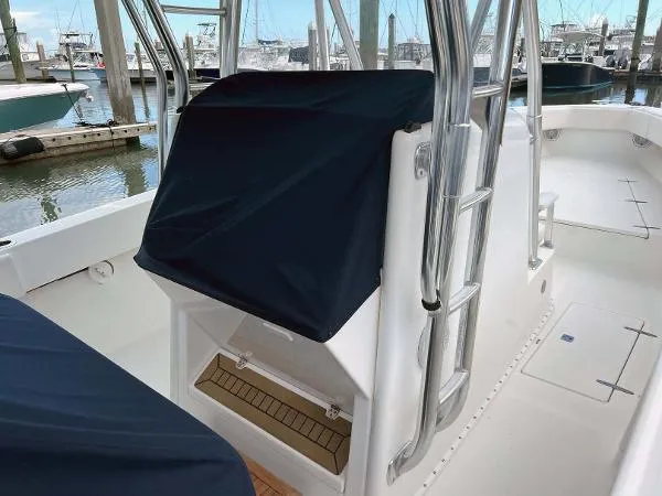 Slide: The Image of Venture 34 Center Console 2000 - 6
