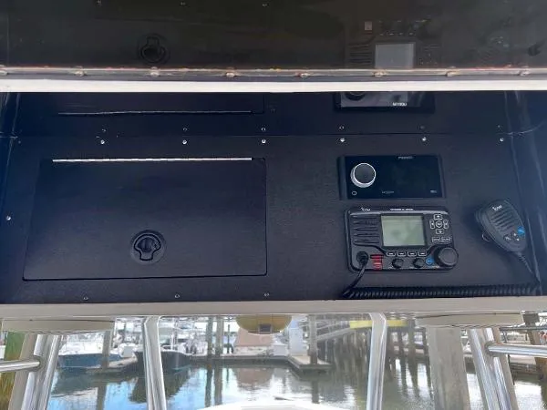 Slide: The Image of Venture 34 Center Console 2000 - 7
