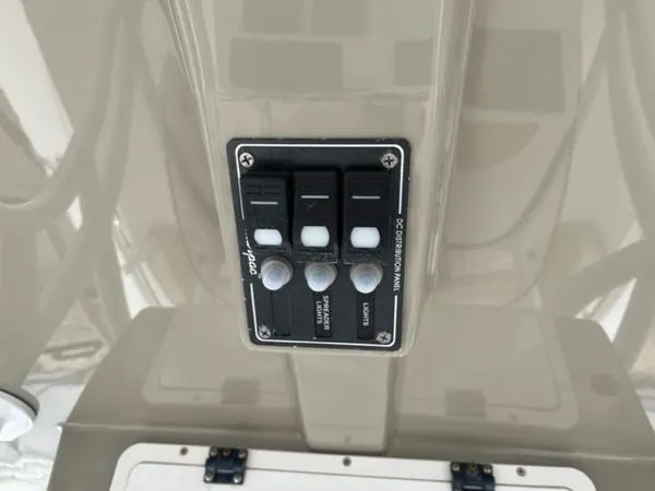 Slide: The Image of NauticStar 2602 Legacy 2020 - 5