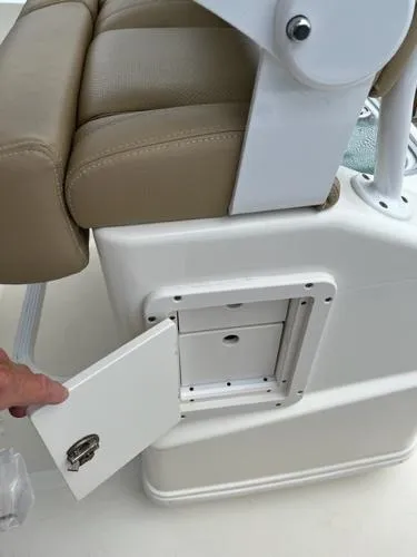 Slide: The Image of NauticStar 2602 Legacy 2020 - 9