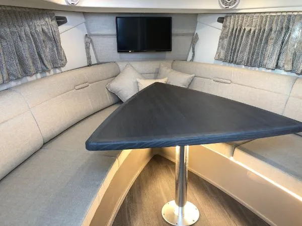 Slide: The Image of Sea Ray 320 Sundancer 2021 - 4