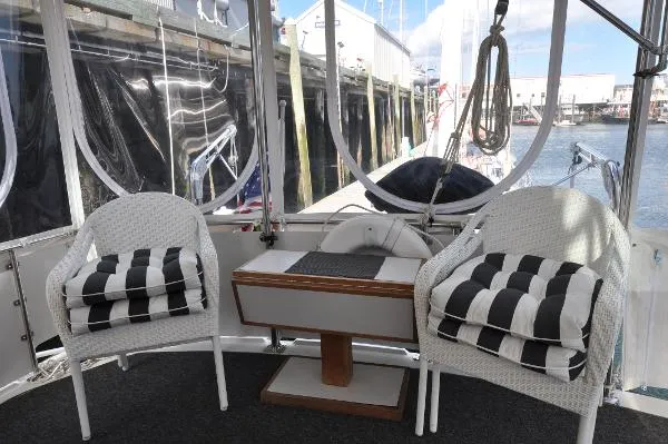 Slide: The Image of Carver Yachts AFT CABIN 38 1991 - 11
