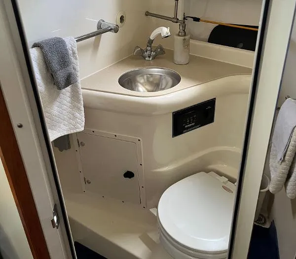 Slide: The Image of Pursuit 3370 Offshore 2006 - 8