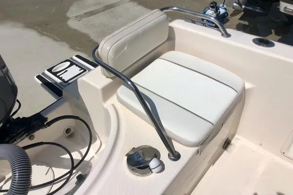 Slide: The Image of Pursuit C 200 Center Console 2012 - 7