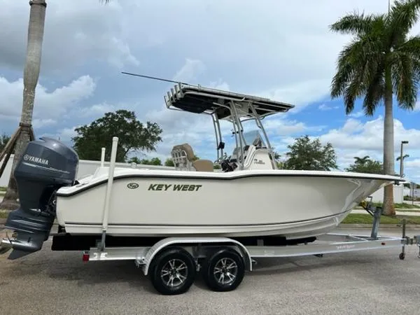 Slide: The Image of Key West 244 Center Console 2013 - 9