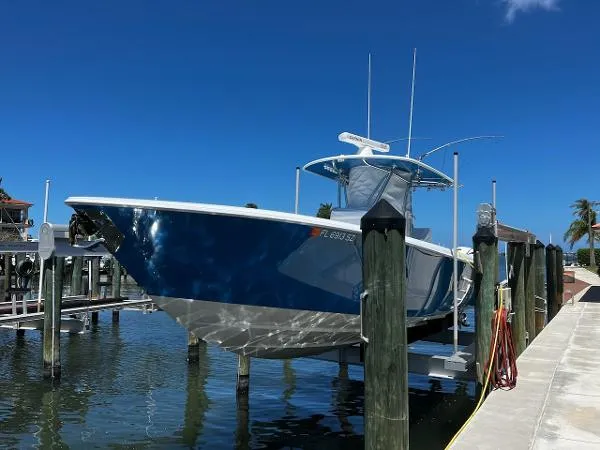 Slide: The Image of Contender 35 ST 2021 - 10
