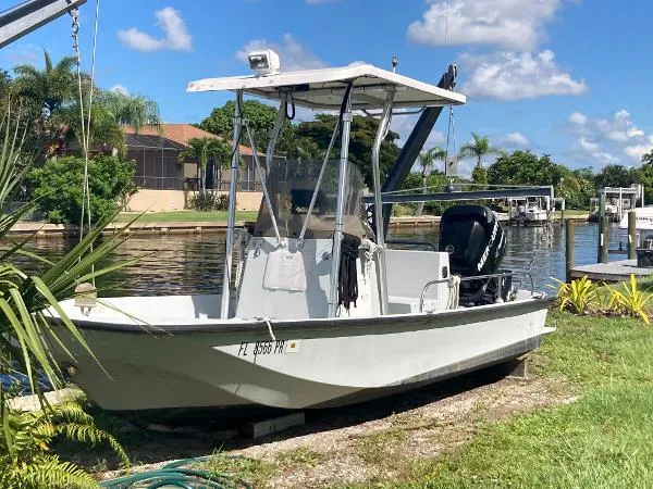 Slide: The Image of Boston Whaler Guardian 17 1993 - 0