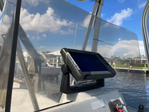 Slide: The Image of Boston Whaler Guardian 17 1993 - 4