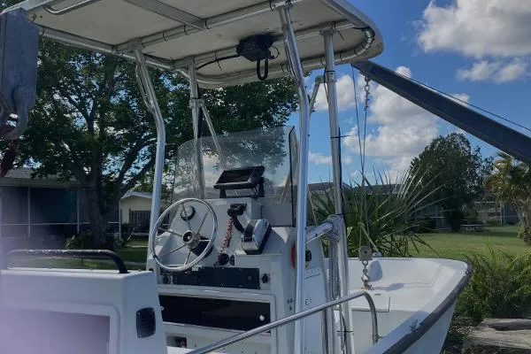Slide: The Image of Boston Whaler Guardian 17 1993 - 5