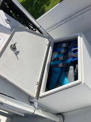 Slide: The Image of Boston Whaler Guardian 17 1993 - 8