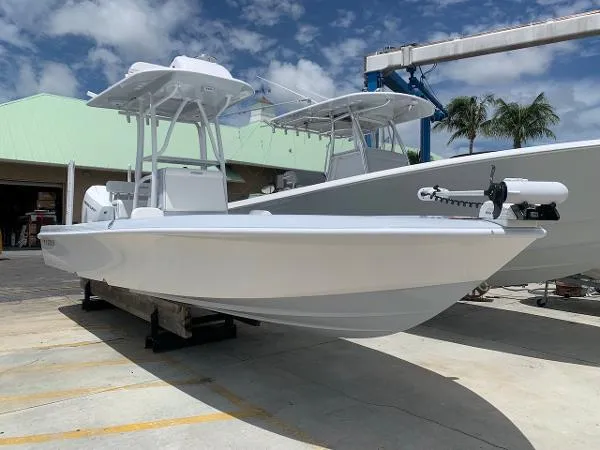 Slide: The Image of Contender 25 Bay 2022 - 1