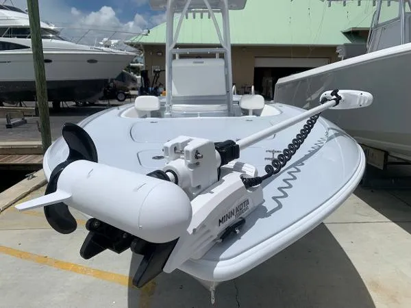 Slide: The Image of Contender 25 Bay 2022 - 4