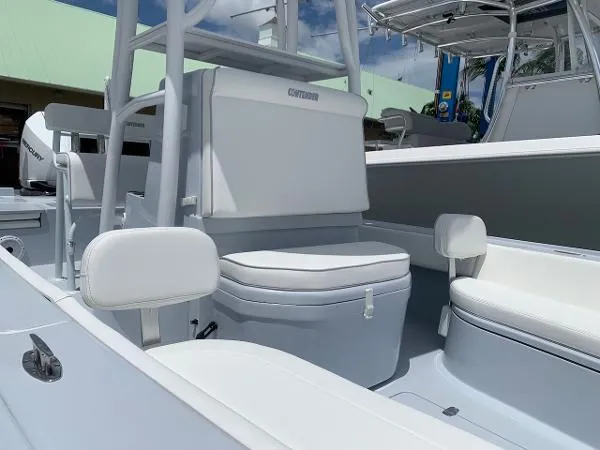 Slide: The Image of Contender 25 Bay 2022 - 8