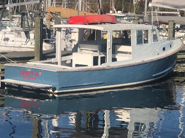 Slide: The Image of Jarvis Newman 32 Downeast 1984 - 0
