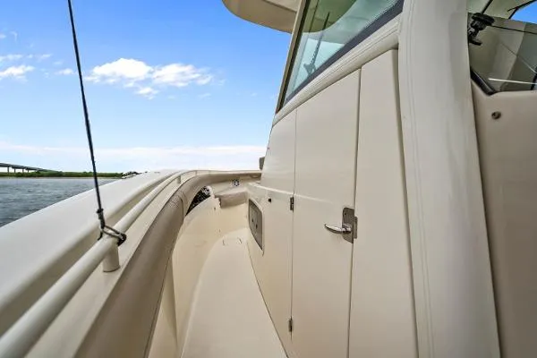 Slide: The Image of Scout 355 LXF 2019 - 8