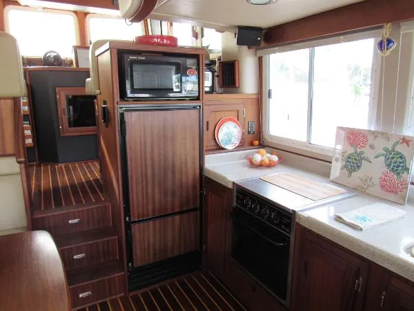 Slide: The Image of American Tug "34" Pilothouse Trawler 2011 - 4