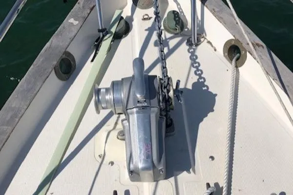 Slide: The Image of Pacific Seacraft Crealock 37 1981 - 11