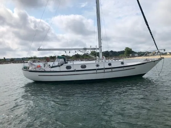 Slide: The Image of Pacific Seacraft Crealock 37 1981 - 3