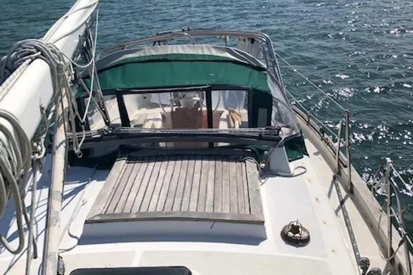 Slide: The Image of Pacific Seacraft Crealock 37 1981 - 4