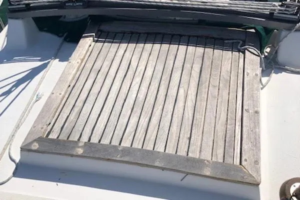 Slide: The Image of Pacific Seacraft Crealock 37 1981 - 9