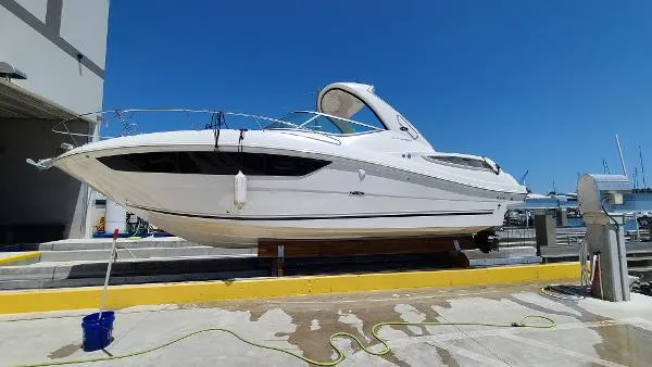 Slide: The Image of Sea Ray 330 Sundancer 2016 - 0