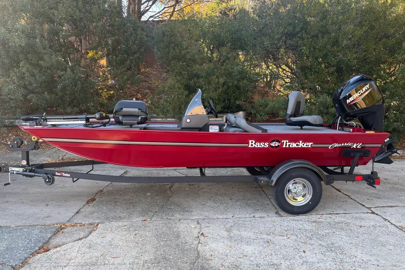 The Image of Tracker Bass Tracker Classic XL 2026 - 0