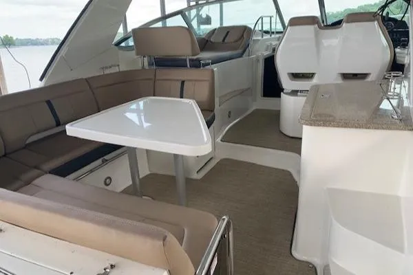 Slide: The Image of Sea Ray 350 Sundancer 2016 - 10