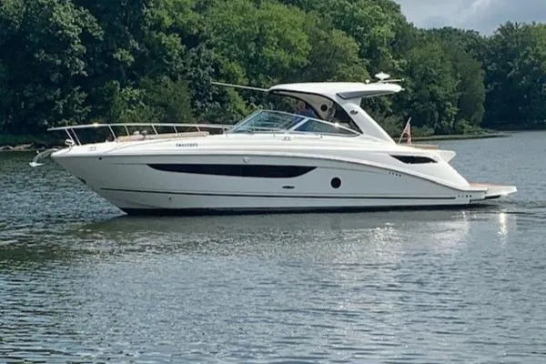 Slide: The Image of Sea Ray 350 Sundancer 2016 - 3