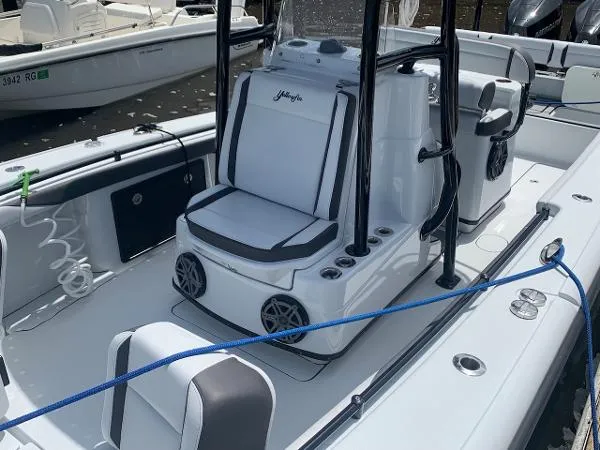 Slide: The Image of Yellowfin 26 Hybrid 2019 - 10
