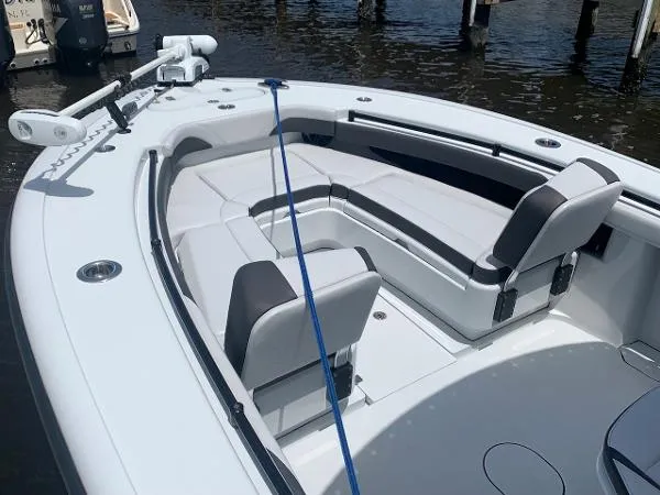 Slide: The Image of Yellowfin 26 Hybrid 2019 - 11