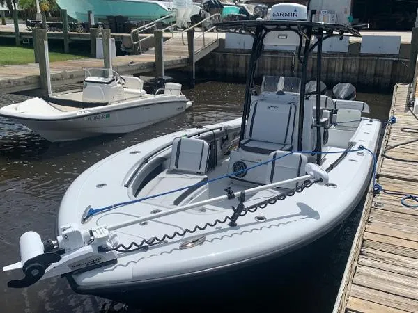 Slide: The Image of Yellowfin 26 Hybrid 2019 - 8