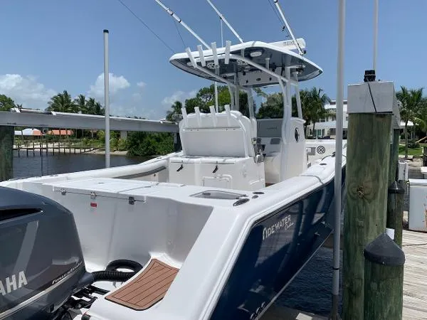 Slide: The Image of Tidewater 280 CC Adventure 2018 - 4