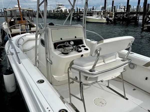 Slide: The Image of Boston Whaler 240 Outrage 2003 - 4