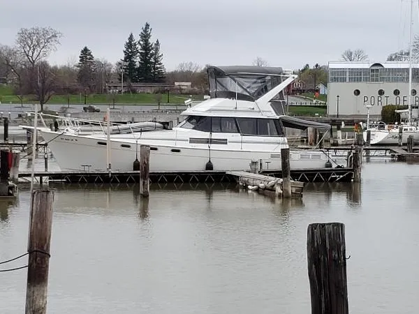 Slide: The Image of Bayliner 3888 Motoryacht 1990 - 7