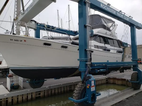 Slide: The Image of Bayliner 3888 Motoryacht 1990 - 8